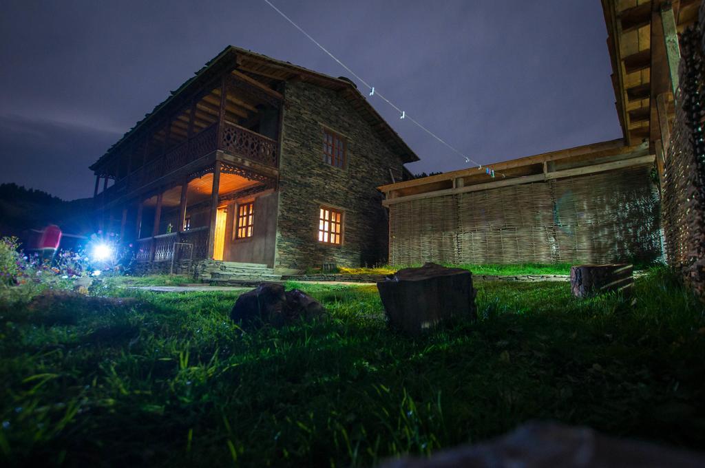 Guest House Shina Omalo 외부 사진