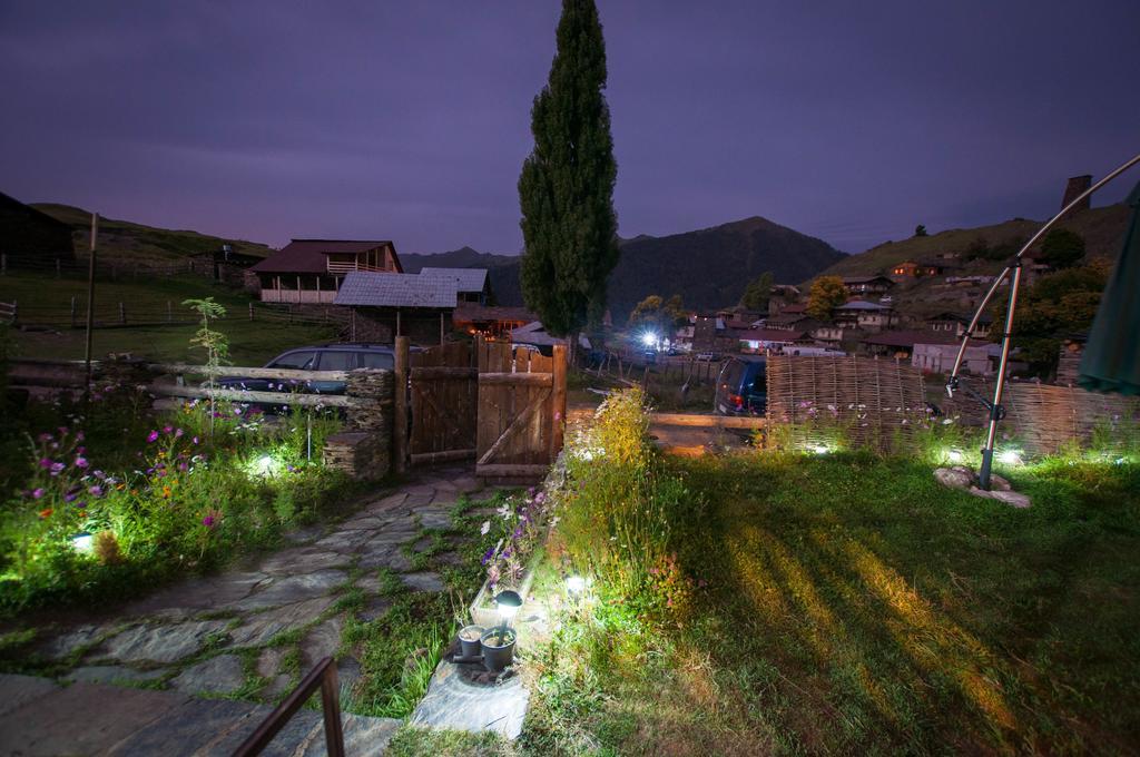 Guest House Shina Omalo 외부 사진