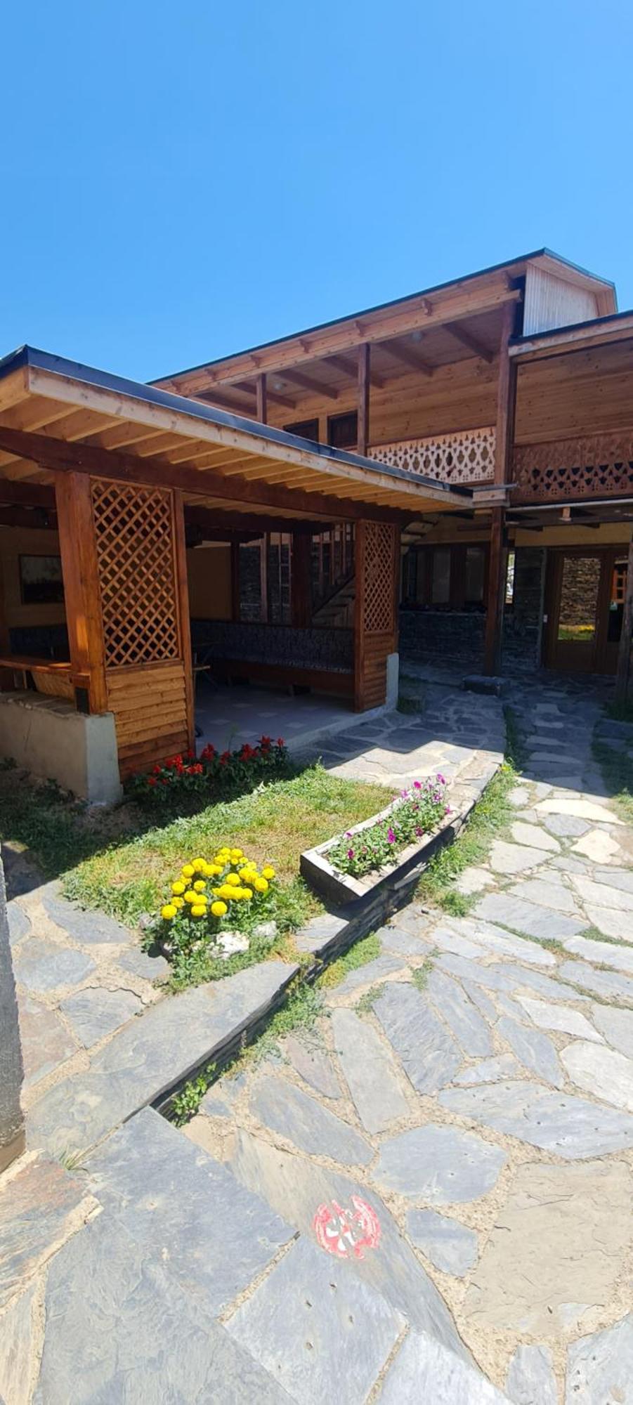 Guest House Shina Omalo 외부 사진